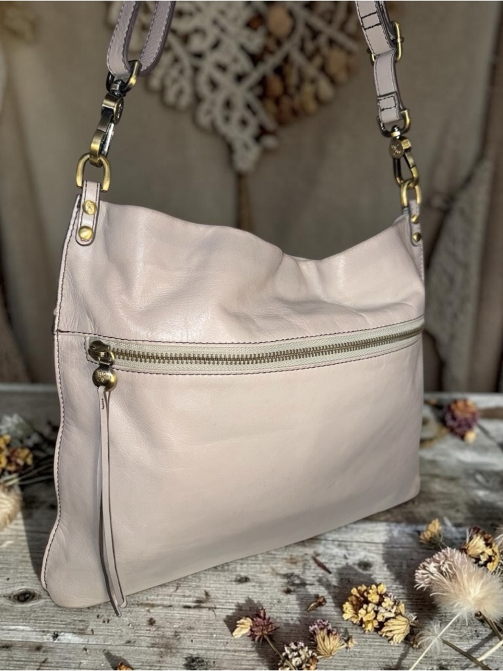 ✨ Hobo International Leather Shoulder Bag Beige Slouchy Crossbody Boho Purse - Picture 3 of 10